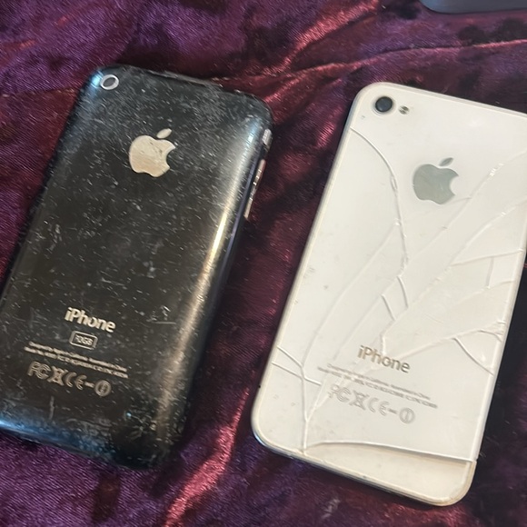 Lot of Apple Products PARTS ONLY 4 MacBooks , 4 chargers, 2 old iPhones - Picture 4 of 16